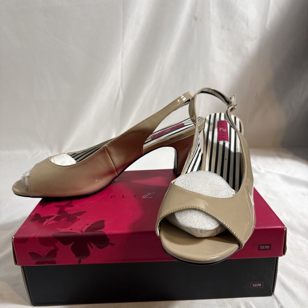 Pleaser Cream Patent Leather Shoes Womens 16M Pumps 2” Heels New